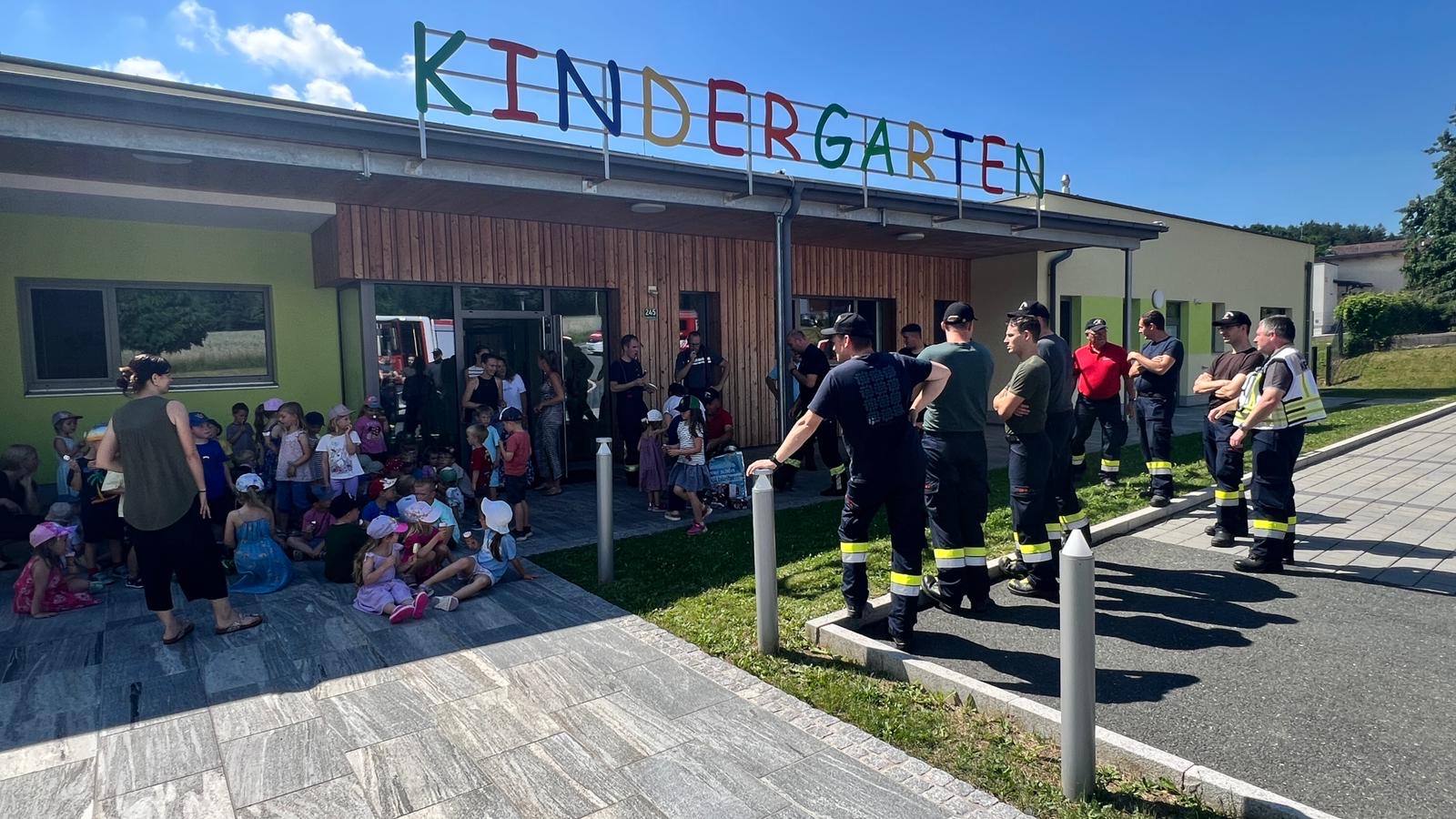Feuerwehrübung im Kindergarten