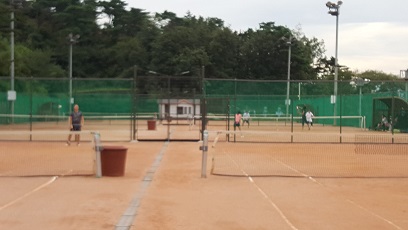 2017年に漢南テニスコートのフェンスの取替工事が行われました。