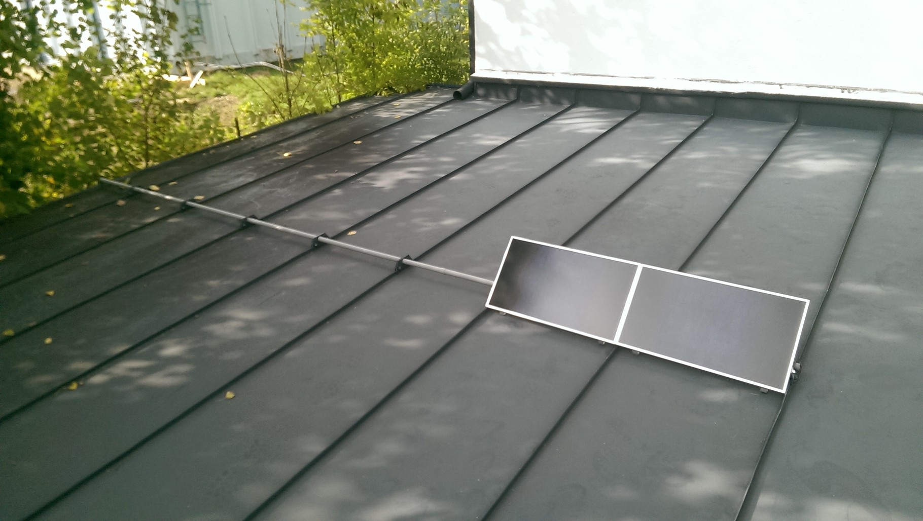 Selbst Garagentore lassen sich zuverlässig mit Solarenergie betreiben