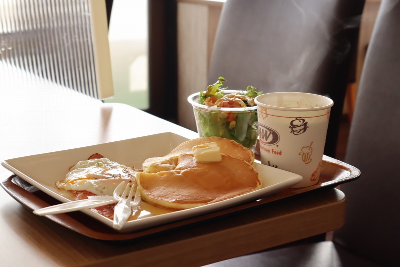 沖縄モーニング ここだけ他と違うa W 沖縄市 A Wプラスカフェ プラザハウス店 のパンケーキモーニングが美味しい 駐車場情報あり 沖縄 くるまーい 沖縄モーニング ここだけ他と違うa W 沖縄市 A Wプラスカフェ プラザハウス店 のパンケーキモーニングが美味しい 駐車場情報あり 沖縄 くるまーい