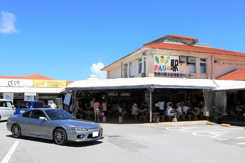 【恩納村】超人気スポット「おんなの駅」が進化していた！現在の様子と2021年最新おすすめグルメトップ３、お土産情報をピックアップ。駐車場情報あり