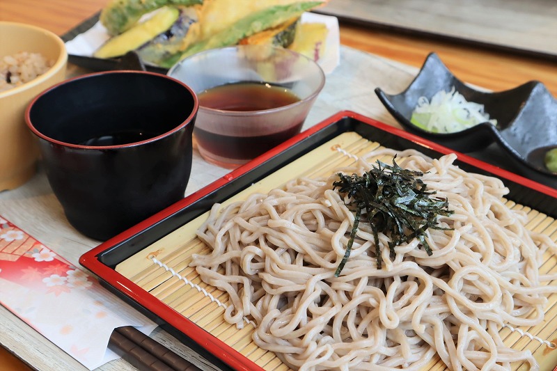 爽やかなシークヮーサーそばと特産の和蕎麦が絶品！道の駅「おおぎみ やんばるの森ビジターセンター」（大宜味村）まで沖縄北部ドライブ