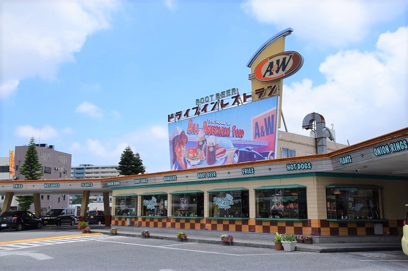 Ａ＆Ｗ牧港店店舗看板