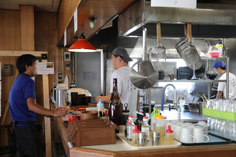 港町通堂製麺所（旧波布食堂跡地）と店名は変わっても人気は変わらず