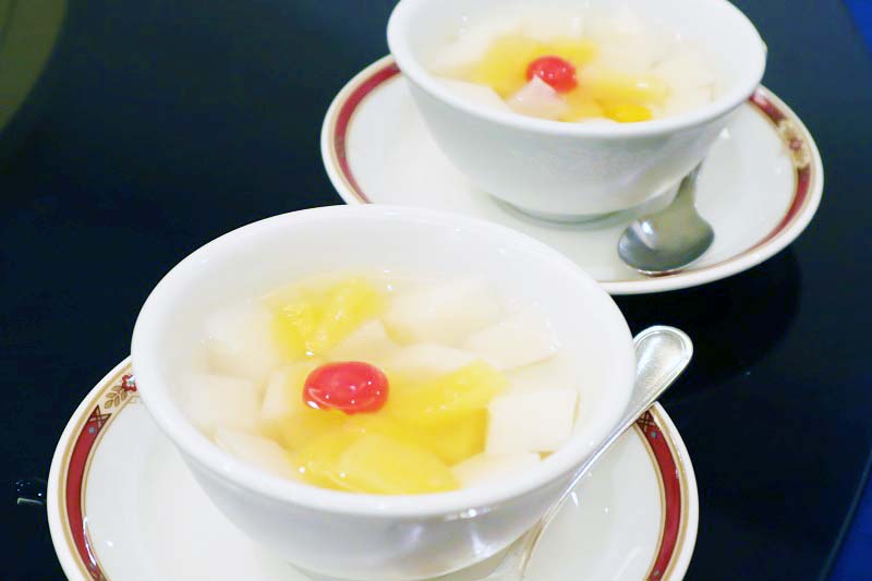 杏仁豆腐もしっかりサクランボが乗っていました