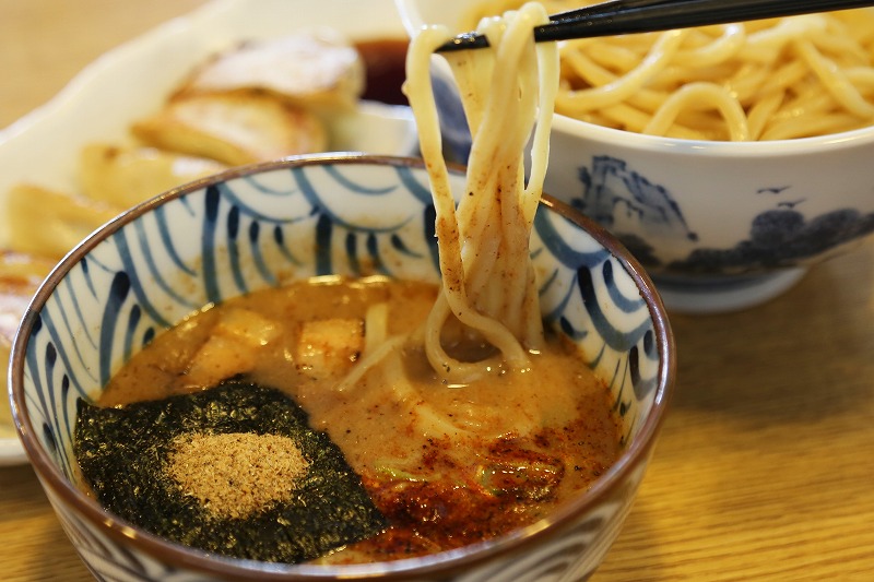 沖縄市「つけ麺ジンベエ」の濃厚つけ麺