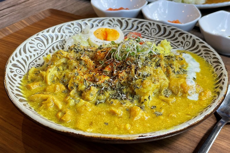 沖縄本部町の隠れ家カレー店「Warung Rempah （ワルン ルンパ）」沖縄北部食材×インドネシア風アレンジが激ウマ！