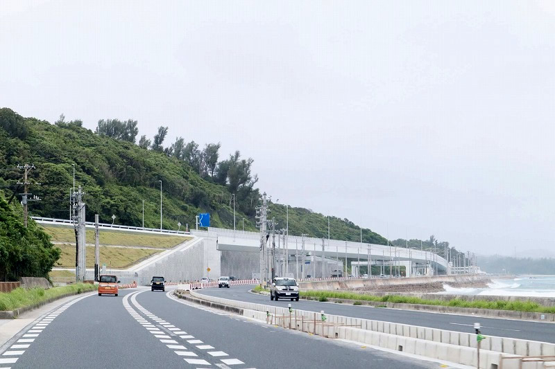 祝・名護東道路が開通！沖縄・名護市街地の渋滞解消＆北部地域へのアクセスがさらにスムーズに。新しい道路を実際に走ってみた