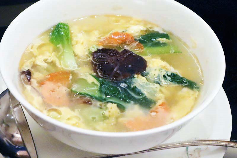 たっぷり野菜と卵の中華スープ