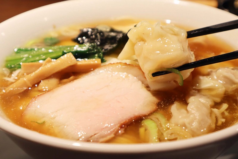 【支那そば かでかる】自分ご褒美に食べたい極上わんたんめん。沖縄・西原町までドライブしてきました。駐車場情報・メニュー掲載あり