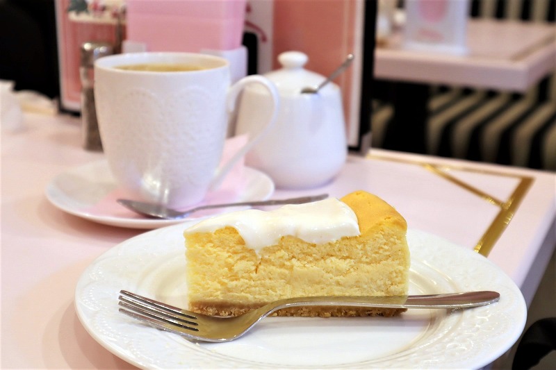 【カフェ】これがアメリカの本気ケーキだ！沖縄市プラザハウスの人気ケーキ店「メルローズ」に行くならカロリーなんて言葉忘れちまえ！