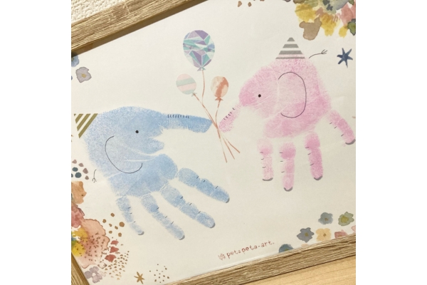 <div style=" font-size:10px; font-weight:bold;">  ぶーちゃんのおうち </div>  <div style=" font-size:10px;">  手足形アート </div>