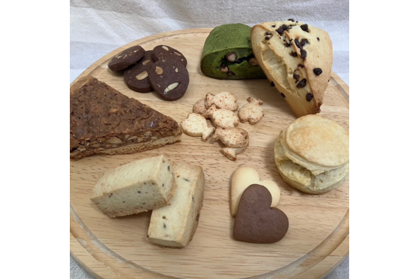 <div style=" font-size:10px; font-weight:bold;">MIMI BAKE SHOP<br />栃木県産の小麦粉を使った毎日のお菓子とお酒に合う焼き菓子販売</div>