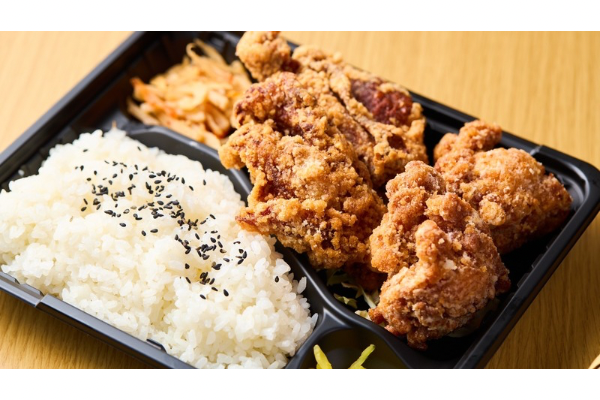 <div style=" font-size:10px; font-weight:bold;"> 唐揚げ一歩 <br />  金賞を受賞した唐揚げと醤油味の唐揚げのセット販売になります。 当日は、お弁当、手作りお惣菜も販売予定です。 </div>