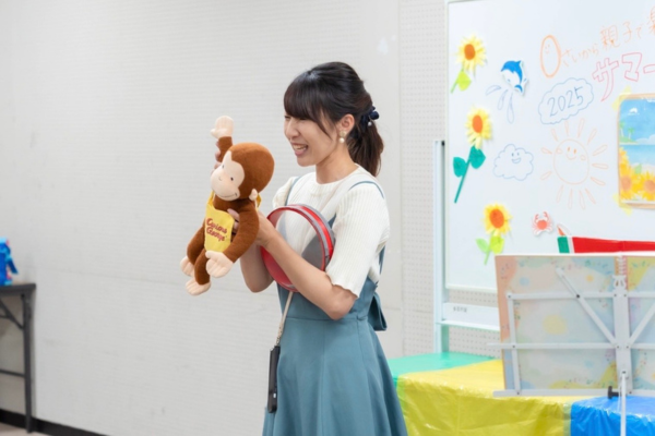 <div style=" font-size:10px; font-weight:bold;">11:45<br />皮膚は第二の脳！<br />歌ってふれあう わらべうたベビーマッサージ</div>