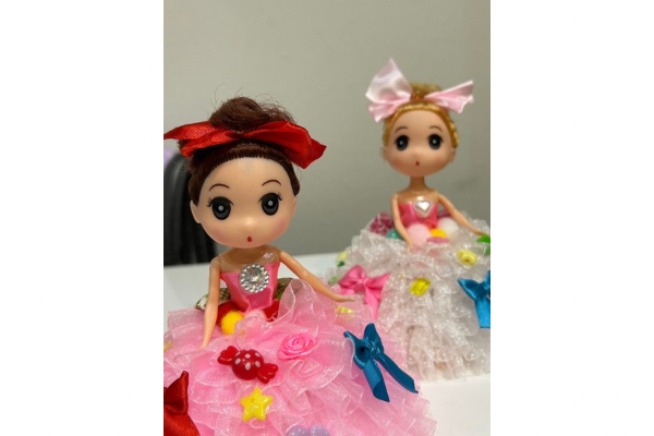 <div style=" font-size:10px; font-weight:bold;">  mie-noe <br />  アクセサリー、ヘアアクセサリーの販売とデコドールのワークショップを行います。世界に１つ自分だけのプリンセスを作っちゃおう！  </div>