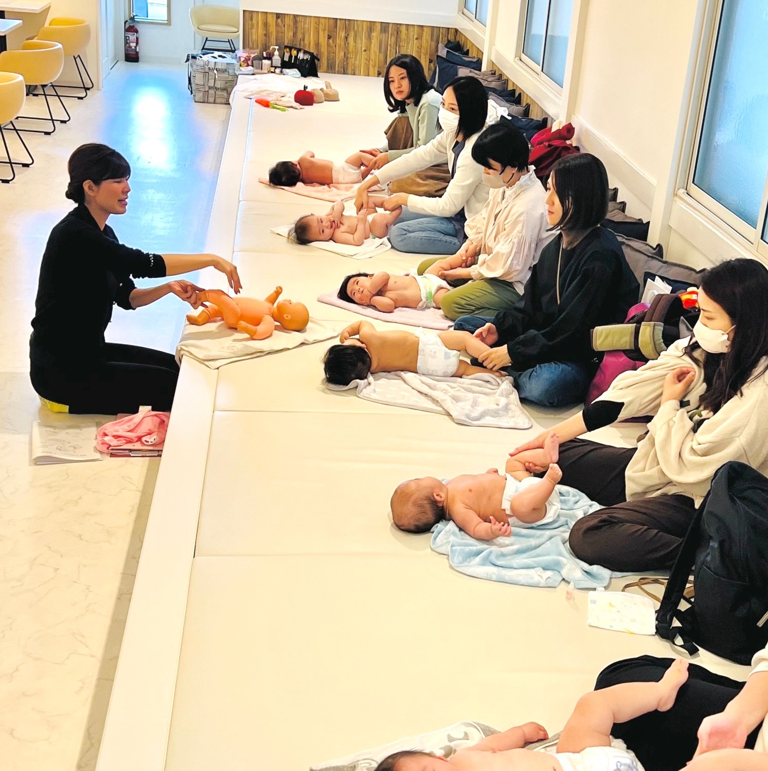 <div style=" font-size:10px; font-weight:bold;"> Smile Baby <br /> 感覚あそびを使って制作をするワークショップを予定 </div>