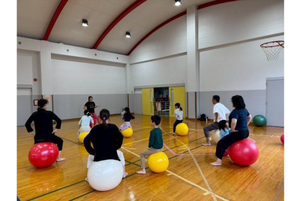 <div style=" font-size:10px; font-weight:bold;">産後ママの♪バランスボールで楽しく有酸素運動!<br>11:45〜</div>