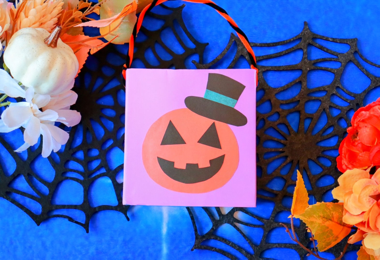<div style=" font-size:10px; font-weight:bold;"> 【13：35〜】ふれあい遊びとわらべうた&ハロウィン工作 </div>  <div style=" font-size:10px;">  保育士　ゆきこ先生 <br> ふれあい遊びを、わらべうたのリズムにのせて親子一緒に楽しみます。ハロウィン工作もします。マタニティさんも大歓迎です♪ </div>