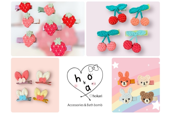 <div style=" font-size:10px; font-weight:bold;"> ♡hokari </div> <div style=" font-size:10px;"> 両日<br> 毛糸で編んだキッズヘアアクセサリー </div>