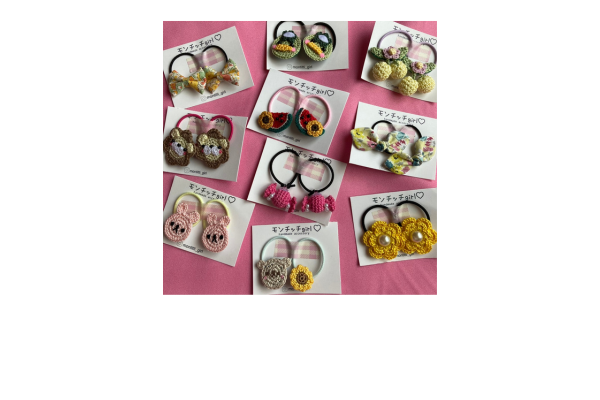 <div style=" font-size:10px; font-weight:bold;"> モンチッチgirl♡ </div>  <div style=" font-size:10px;">  定番のベビーヘアクリップやヘアゴム🎀✨キーホルダーやホイップデコ</div>