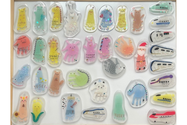 <div style=" font-size:10px; font-weight:bold;"> snowdrop </div> <div style=" font-size:10px;"> 12/19<br> 手形アート </div>