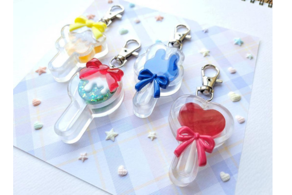 <div style=" font-size:10px; font-weight:bold;"> あぷりこっと </div>  <div style=" font-size:10px;"> レジン・布アクセサリー販売、ワークショップ </div>