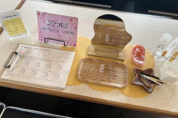 <div style=" font-size:10px; font-weight:bold;"> tanpopo soin </div>  <div style=" font-size:10px;"> 耳つぼジュエリー販売・セルフアドバイス </div>