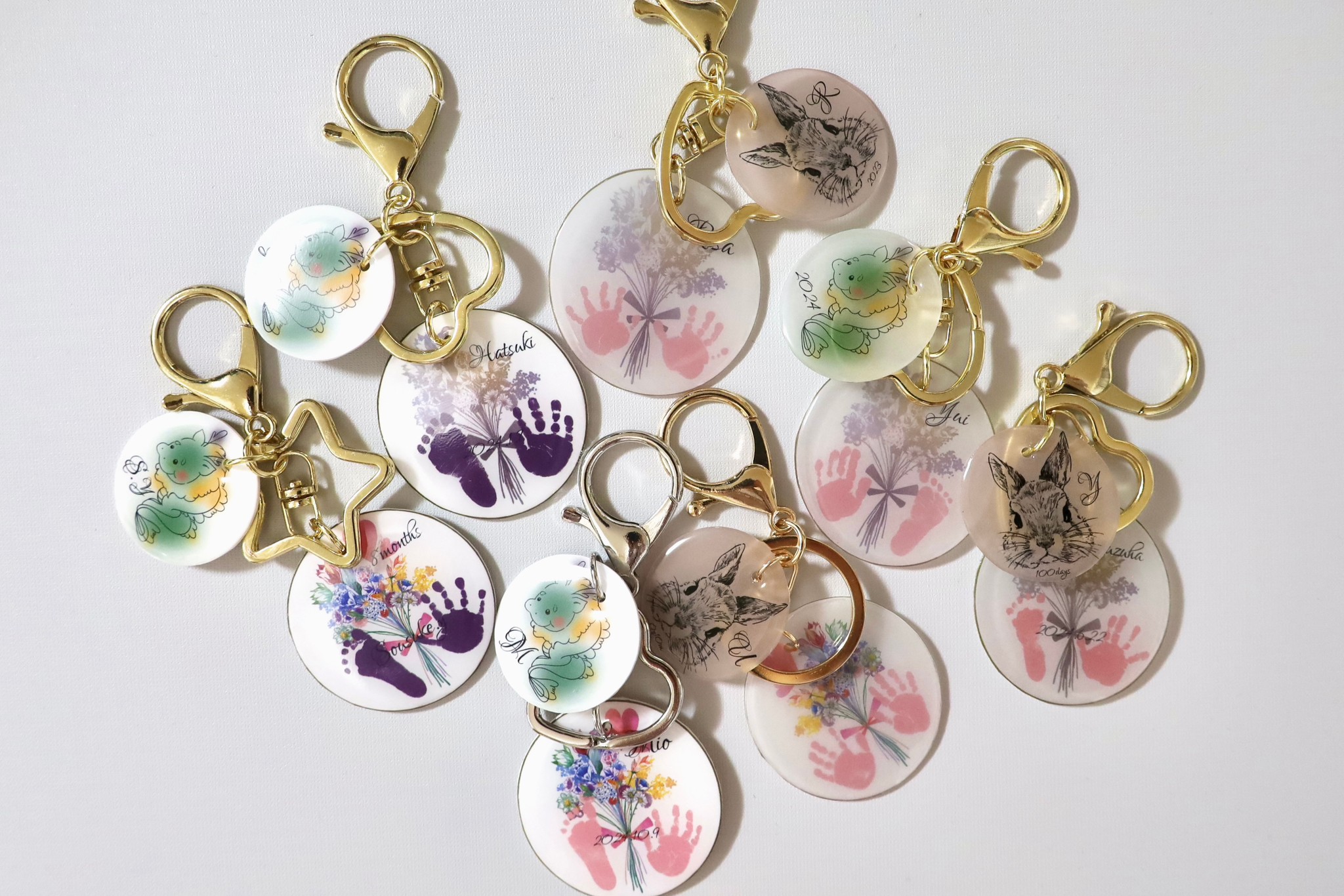<div style=" font-size:10px; font-weight:bold;"> ikkonico <br /> 手形足形アートによる紙のアート作り・キーホルダー作り </div>