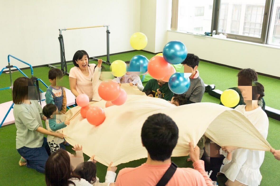 <div style=" font-size:10px; font-weight:bold;">【11:45〜】 親子体操 対象:1歳〜3歳児さんと保護者 </div> 岩渕みどり <div style=" font-size:10px;"> 運動能力アップ！身体を使ってあそぼう </div>