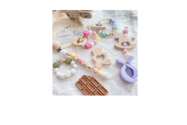 <div style=" font-size:10px; font-weight:bold;"> ♡にこまるべびー♡ </div>  <div style=" font-size:10px;">  歯固めワークショップ、ベビーアイテム雑貨の販売 </div>
