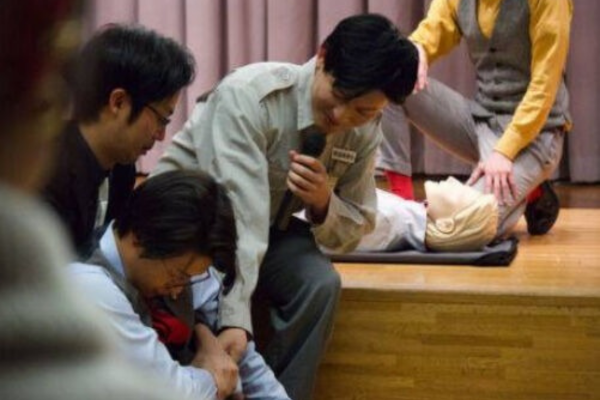 <div style=" font-size:10px; font-weight:bold;"> 14:15<br />救急救命士が伝える『子どもの命を守る予防•応急手当講座』</div>