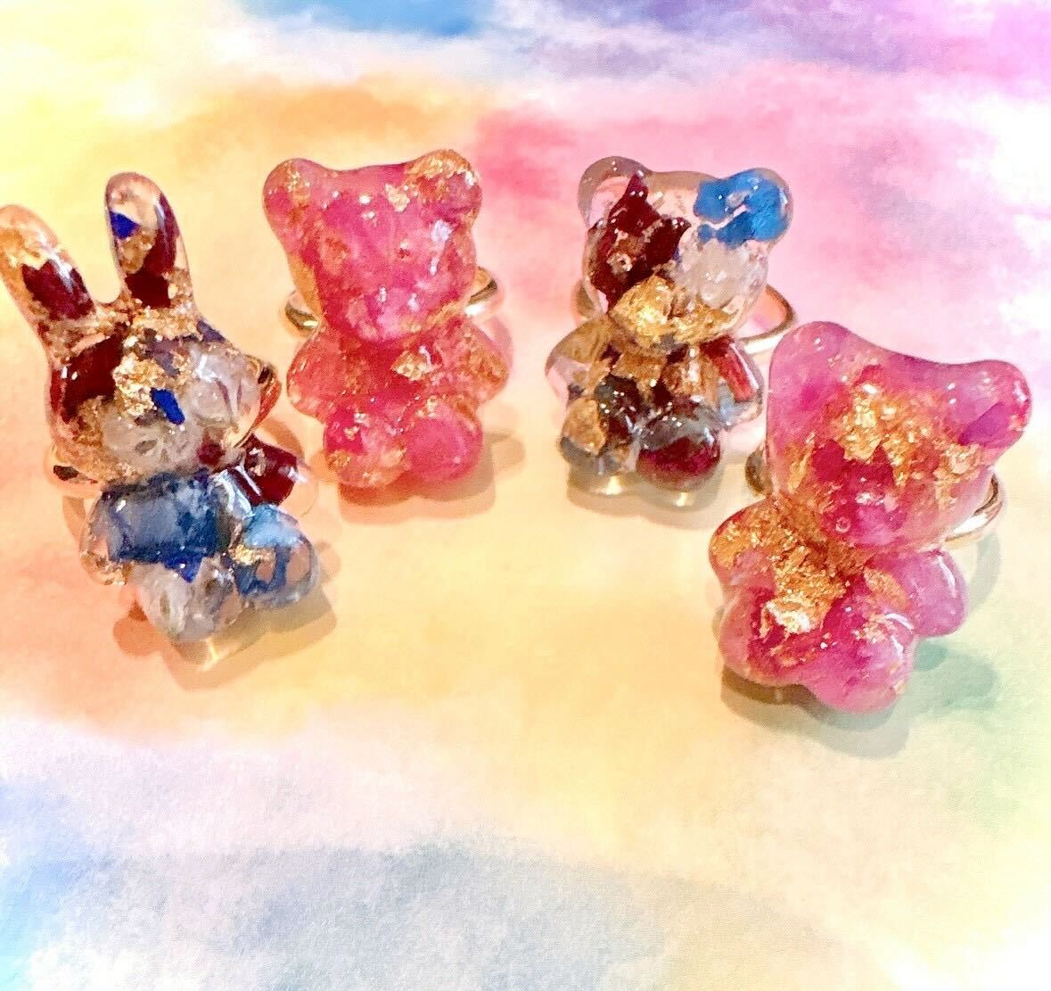 <div style=" font-size:10px; font-weight:bold;"> Curin </div>  <div style=" font-size:10px;"> 天然石やレジンを使ったアクセサリーを作ってます！日々の日常に少しでも元気になれるようにと願って作成してました！是非ご来場お待ちしております！ </div>