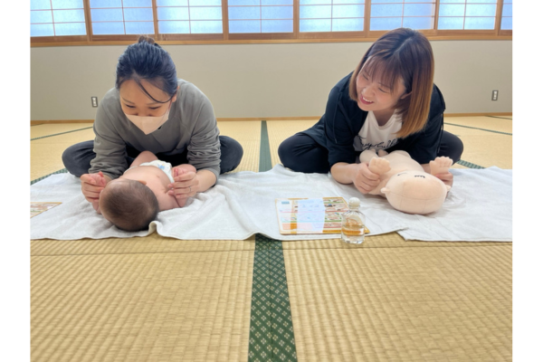 <div style=" font-size:10px; font-weight:bold;">笑顔と幸せあふれだす♡親子でベビーマッサージ<br>10:45～</div>