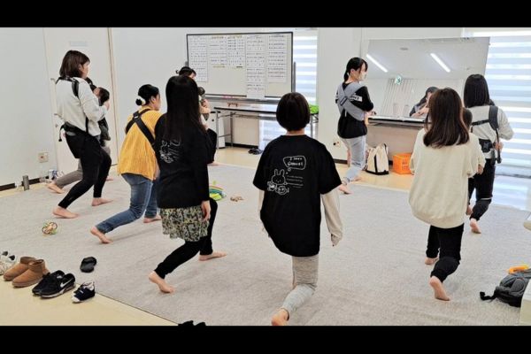 <div style=" font-size:10px; font-weight:bold;">わらべうた産後ダンス<br>11:45〜</div>
