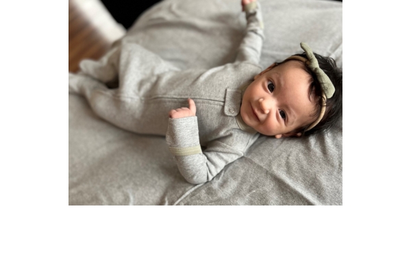 <div style=" font-size:10px; font-weight:bold;"> Footed Overall＆Cap、Footed Overall＆Headband </div>  <div style=" font-size:10px;"> 柔らかなヘザー生地にくすみカラーのラインがかわいいGOTS認証のオーガニックコットンの足つきロンパースとキャップまたはヘアバンドのセットです。 </div>