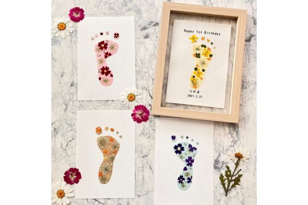 <div style=" font-size:10px; font-weight:bold;">りのま<br>可愛いお子様の足型に押し花の小花を散りばめる押し花足形アートなど。<br>作っても飾っても癒される押し花アートをぜひ♡楽しんでくださいね(^^)</div>