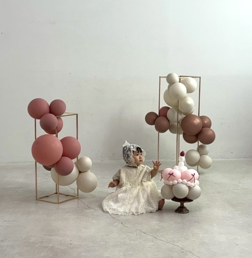 <div style=" font-size:10px; font-weight:bold;">@balloon_art_tokyo<br />Instagram(@balloon_art_tokyo) にて【子供だけでなく大人も楽しめるstylishでpopなballoons】を発信するballoon boy達。 誕生日や記念日にぴったりなインパクト抜群の大きな花束からイベント装飾まで、様々なご依頼に柔軟に対応可能。 特別な日に特別な人へ特別なballoonsを</div>