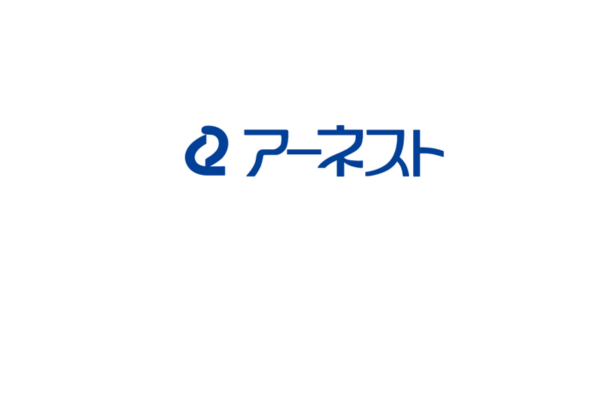 <div style=" font-size:10px; font-weight:bold;">アーネスト株式会社</div>  <div style=" font-size:10px;"> 小さなお子さま向けのデコ弁アイテムを展示します。 豪華景品の当たるガチャガチャを用意してお待ちしております！</div>