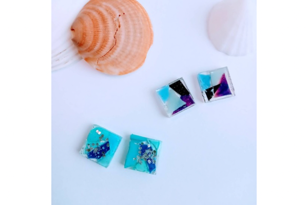 <div style=" font-size:10px; font-weight:bold;">  win_win_win <br /> 海洋プラスチックやハギレをアップサイクルしたイヤリング、ピアス、ヘアピンなどのSDGsなハンドメイドアクセサリーや小物の販売。</div>
