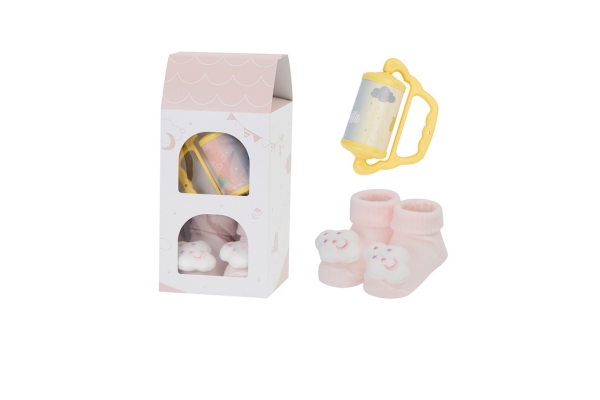 <div style=" font-size:10px; font-weight:bold;"> D by DADWAY ラトルソックスギフトセット/ピンク </div>  <div style=" font-size:10px;"> ハウス型のBOXに入ったローラーチャイムとラトルソックスのセット<br> 対象<br> ローラーチャイム：3カ月～<br> ラトルソックス：0～12カ月<br> </div>