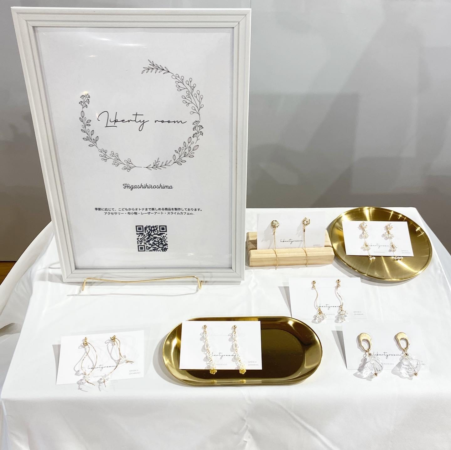 <div style=" font-size:14px; font-weight:bold;">      Libertyroom </div>  <div style=" font-size:10px;">      お名前入り木製キーホルダーorお皿つくり ベビー用品、アクセサリー販売 </div>