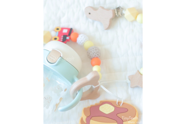 <div style=" font-size:10px; font-weight:bold;">teto craft</div>  <div style=" font-size:10px;">ベビーアイテム(歯固め、マグホルダー等)、ベビー〜ママ向けのヘアアイテム</div>