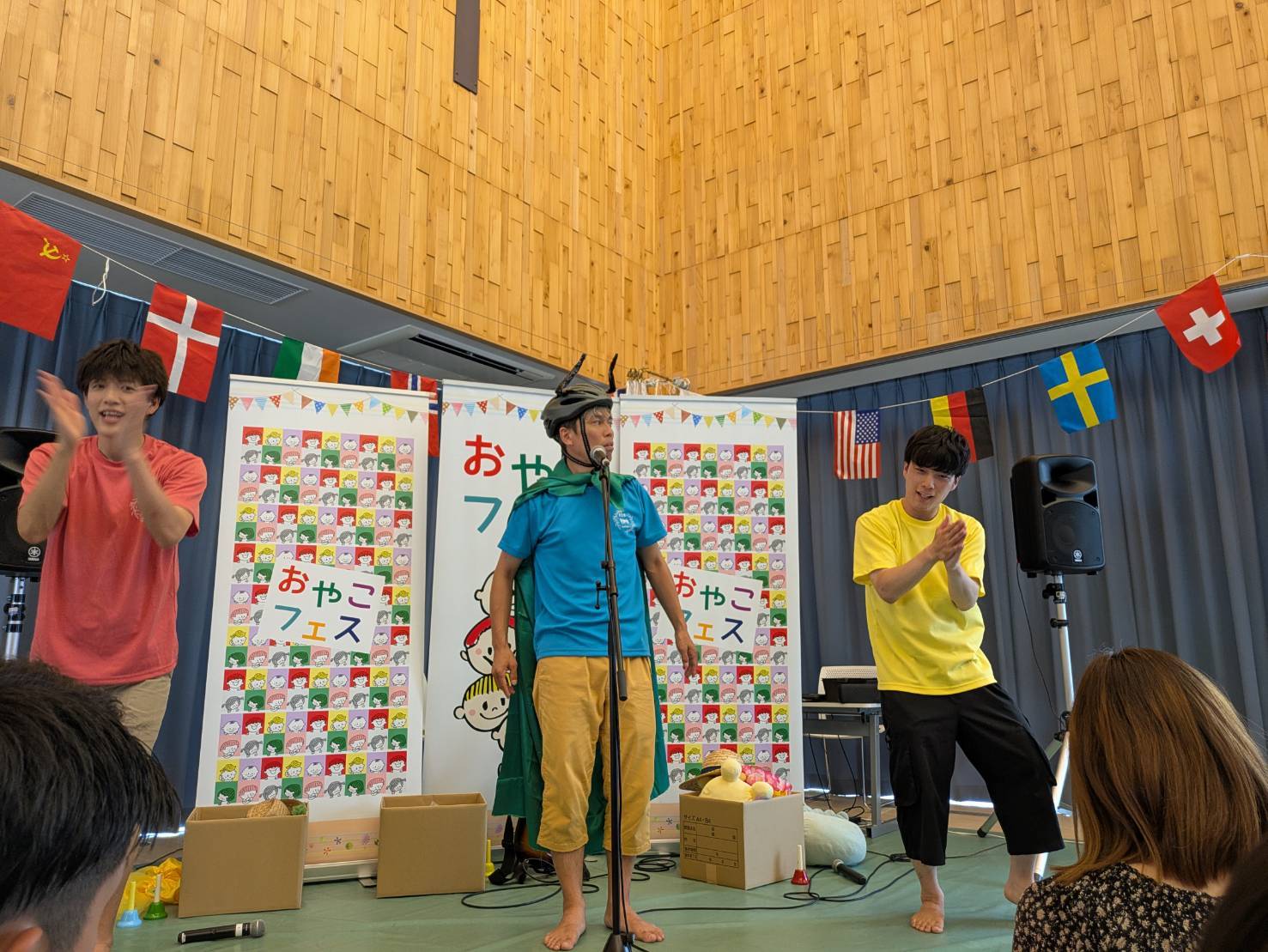 <div style=" font-size:10px; font-weight:bold;"> 12:15〜親子ふれあい遊び </div> リーフメンズ <div style=" font-size:10px;"> からだ一つで簡単に楽しめる親子体操やふれあい遊びを紹介します </div>