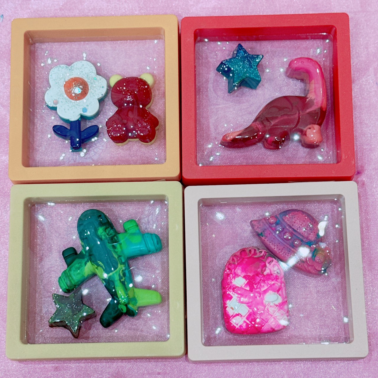 <div style=" font-size:10px; font-weight:bold;"> Kanin <br />カスタムクレヨン、ビーズアクセサリー</div>