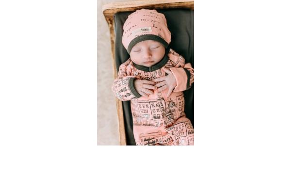 <div style=" font-size:10px; font-weight:bold;"> Footed Overall&Cap </div>  <div style=" font-size:10px;"> 春らしいカラーのキャップとロンパースのセットです。オーガニックコットンなのでベビーから安心してお使いいただけます。 </div>