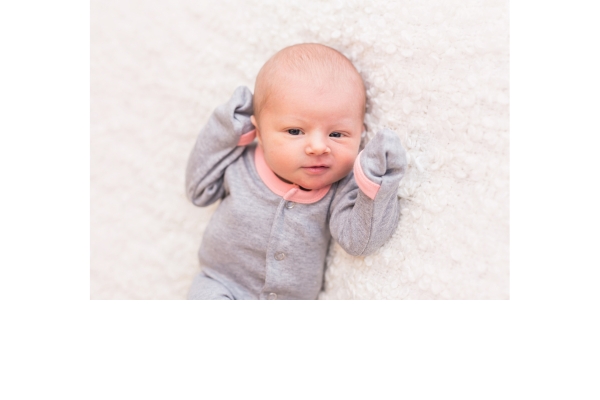 <div style=" font-size:10px; font-weight:bold;"> Footed Overall </div> <div style=" font-size:10px;"> 柔らかなヘザー生地にカラーラインがかわいいGOTS認定のオーガニックコットンの足つきロンパースです。 </div>