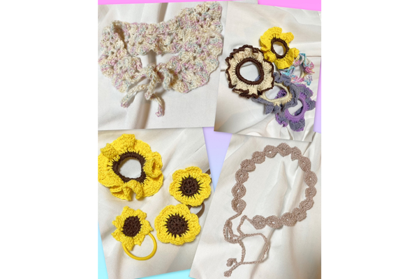 <div style=" font-size:10px; font-weight:bold;">AMU AMELI</div>  <div style=" font-size:10px;">キッズ，ベビーのかぎ編みで作るアクセサリーや雑貨。お名前ロゼットやストラップ。</div>