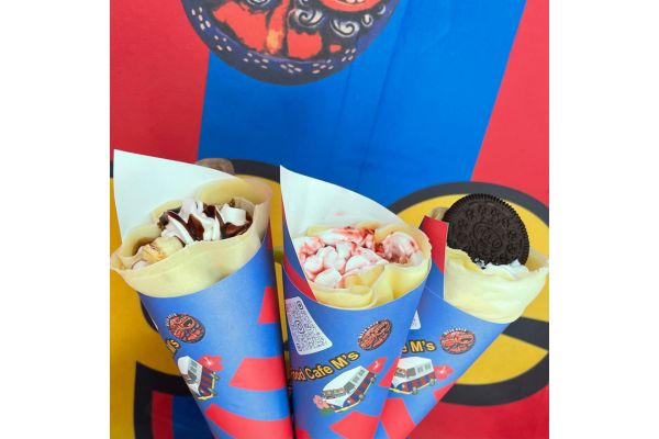 <div style=" font-size:10px; font-weight:bold;">Food Cafe M's<br>自慢の焼き立てクレープ！本場ベルギー産フライドポテト！</div>