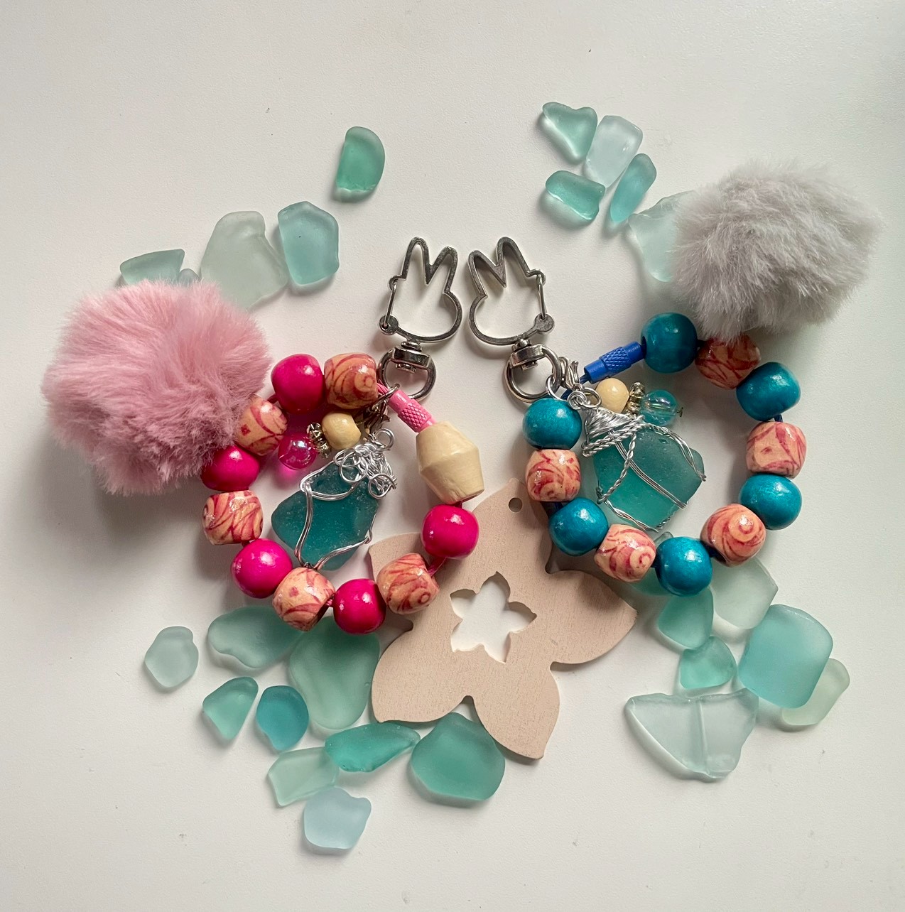 <div style=" font-size:10px; font-weight:bold;"> miee2sea _ <br />シーグラスアクセサリー,小物雑貨</div>